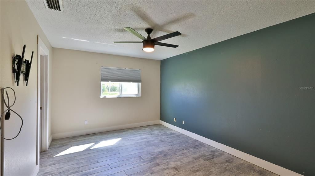 For Sale: $324,400 (3 beds, 2 baths, 2025 Square Feet)