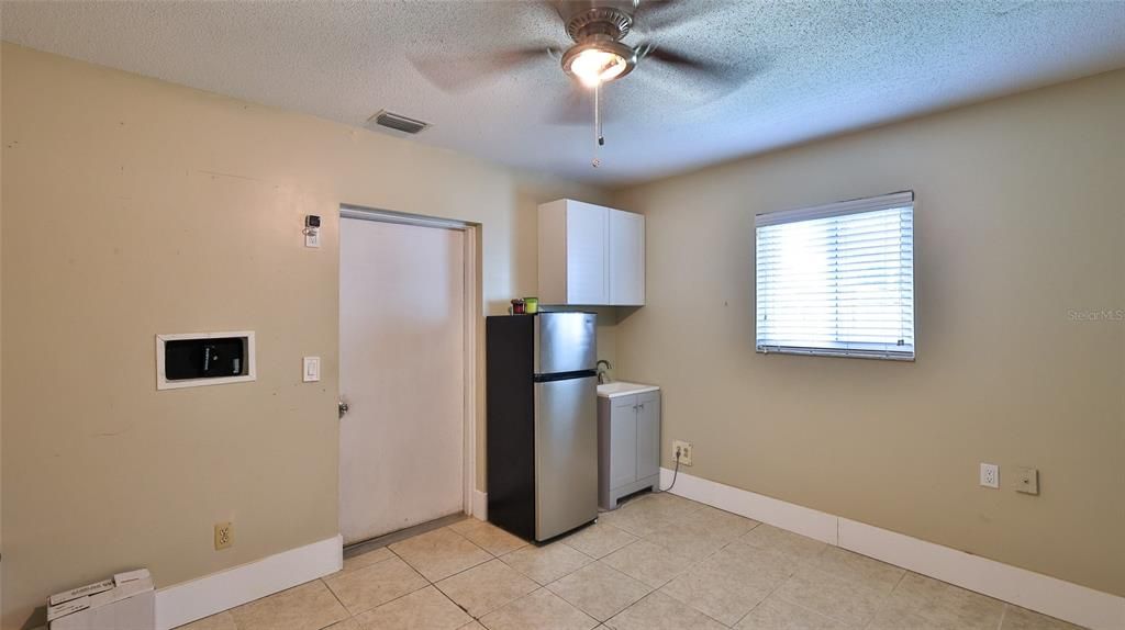 For Sale: $324,400 (3 beds, 2 baths, 2025 Square Feet)