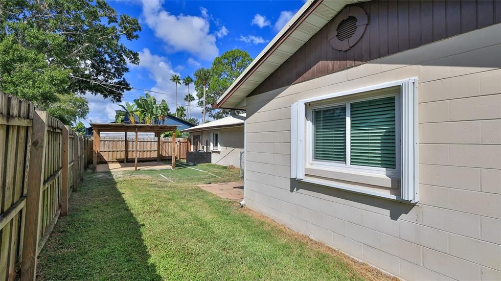 For Sale: $324,400 (3 beds, 2 baths, 2025 Square Feet)