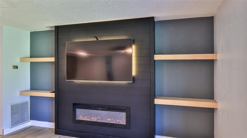 For Sale: $324,400 (3 beds, 2 baths, 2025 Square Feet)