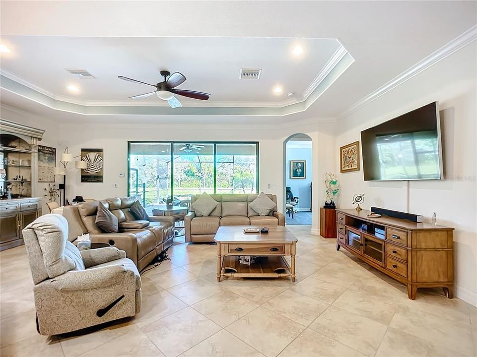 En Venta: $900,000 (4 camas, 2 baños, 2247 Pies cuadrados)