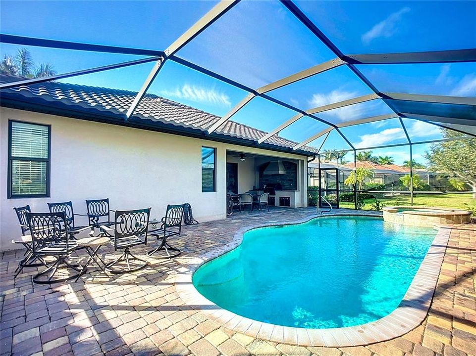 En Venta: $900,000 (4 camas, 2 baños, 2247 Pies cuadrados)