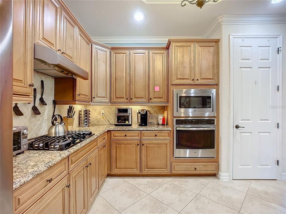 En Venta: $900,000 (4 camas, 2 baños, 2247 Pies cuadrados)