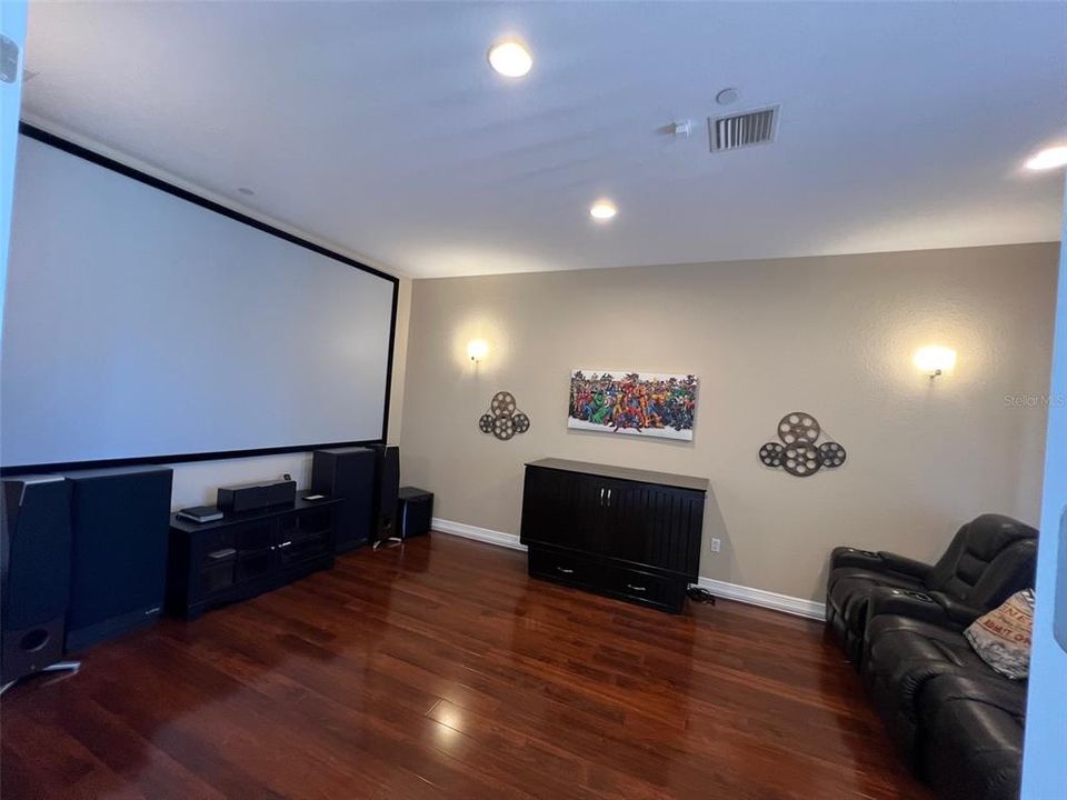 Activo con contrato: $1,325,000 (4 camas, 4 baños, 3395 Pies cuadrados)