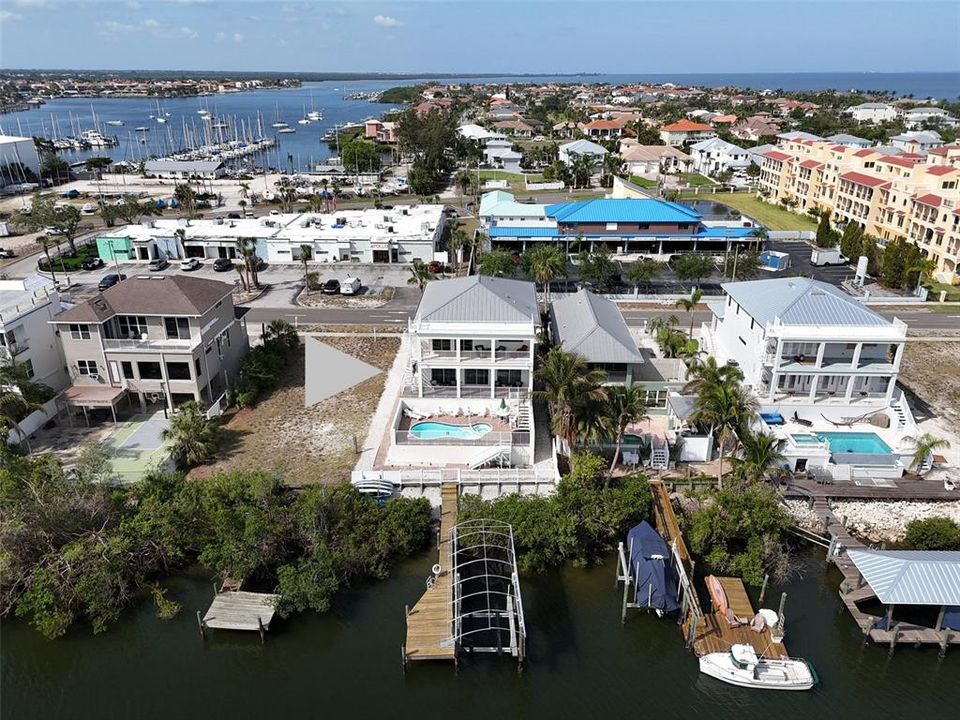 Activo con contrato: $1,325,000 (4 camas, 4 baños, 3395 Pies cuadrados)