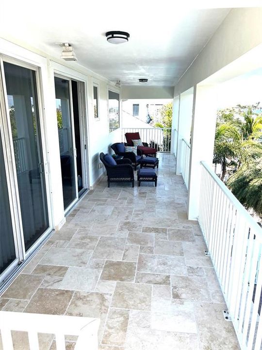 Activo con contrato: $1,325,000 (4 camas, 4 baños, 3395 Pies cuadrados)