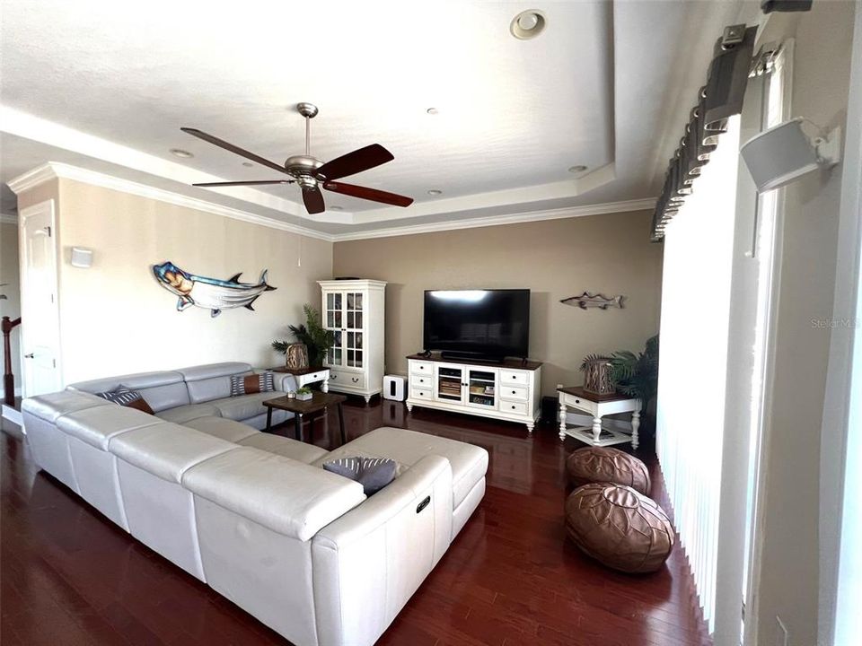 Activo con contrato: $1,325,000 (4 camas, 4 baños, 3395 Pies cuadrados)