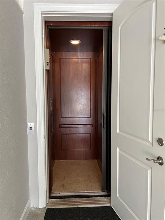 Activo con contrato: $1,325,000 (4 camas, 4 baños, 3395 Pies cuadrados)