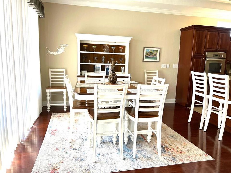 Activo con contrato: $1,325,000 (4 camas, 4 baños, 3395 Pies cuadrados)