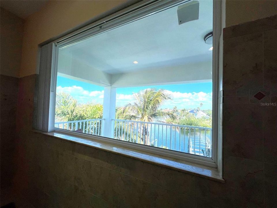 Activo con contrato: $1,325,000 (4 camas, 4 baños, 3395 Pies cuadrados)