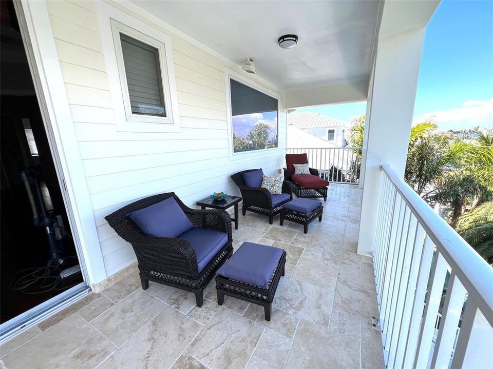 Activo con contrato: $1,325,000 (4 camas, 4 baños, 3395 Pies cuadrados)