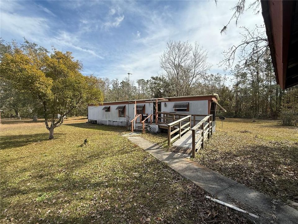 最近售出: $129,900 (2 贝兹, 1 浴室, 784 平方英尺)