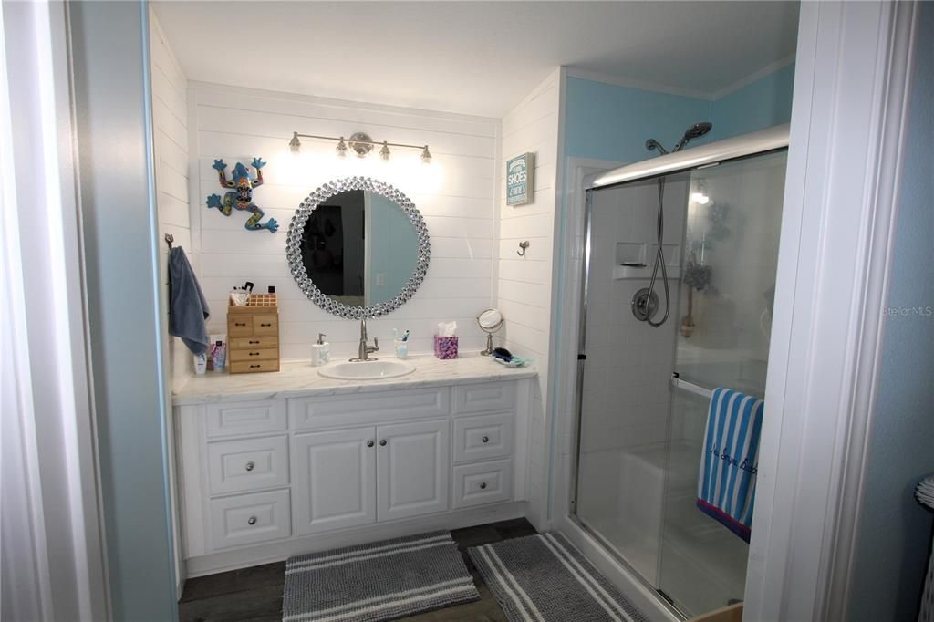 Activo con contrato: $274,900 (2 camas, 2 baños, 1364 Pies cuadrados)