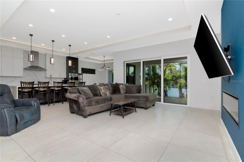 出租: $13,000 (4 贝兹, 4 浴室, 4418 平方英尺)