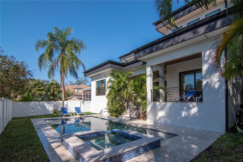 出租: $13,000 (4 贝兹, 4 浴室, 4418 平方英尺)