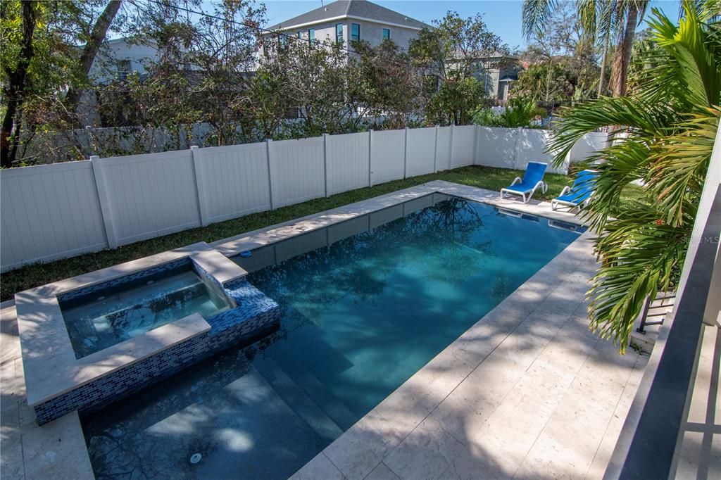 出租: $13,000 (4 贝兹, 4 浴室, 4418 平方英尺)