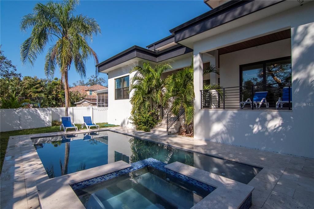 出租: $13,000 (4 贝兹, 4 浴室, 4418 平方英尺)