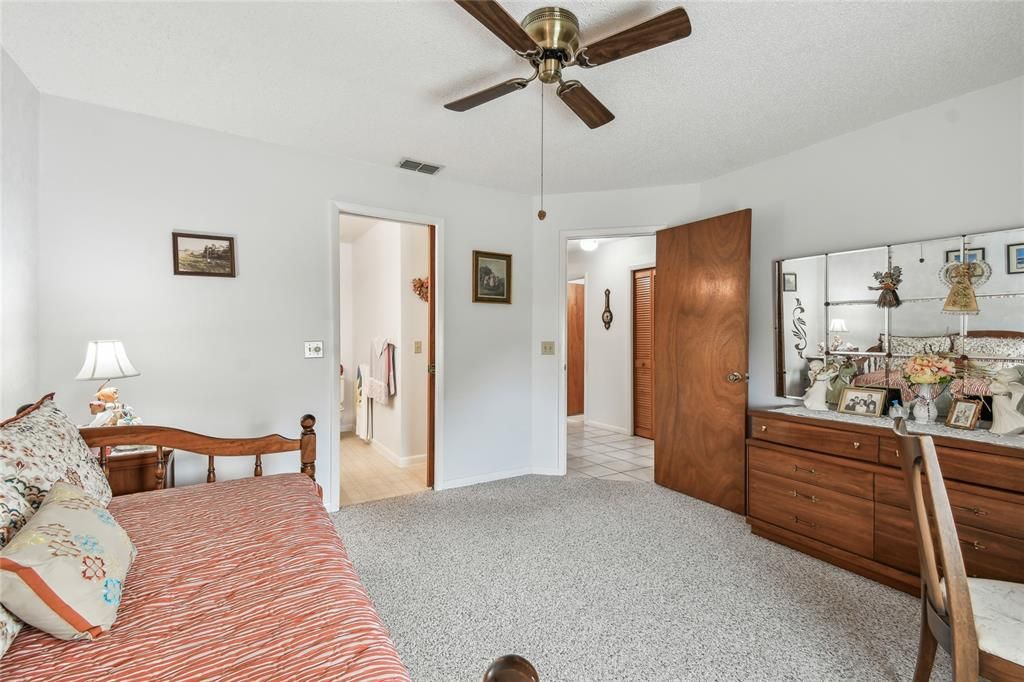 待售: $236,000 (2 贝兹, 2 浴室, 1192 平方英尺)