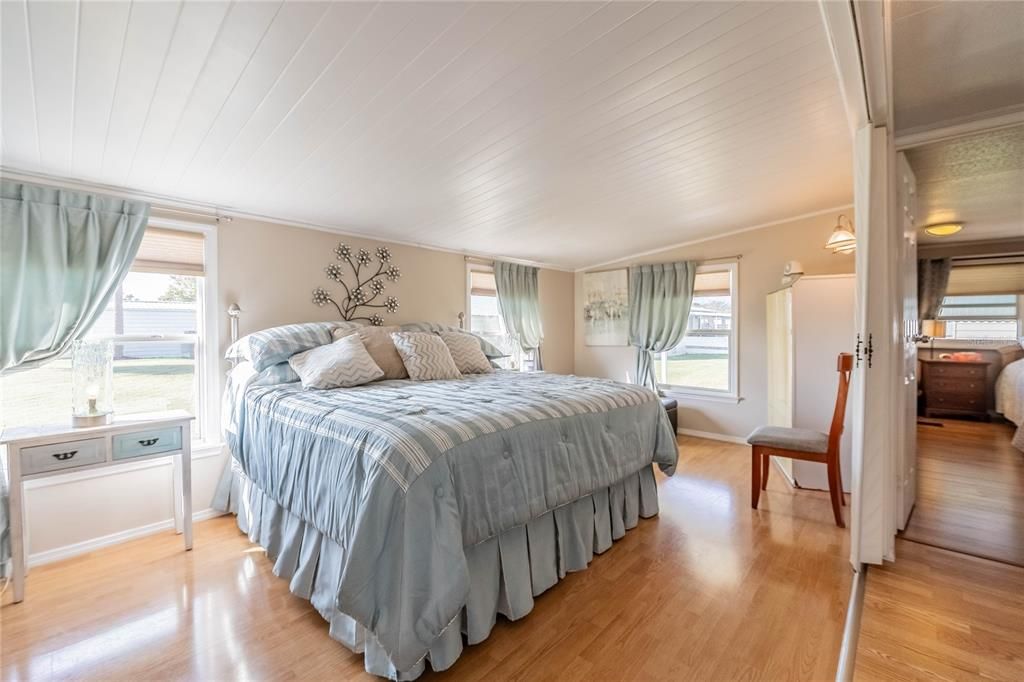 合同活跃: $157,900 (3 贝兹, 2 浴室, 1324 平方英尺)