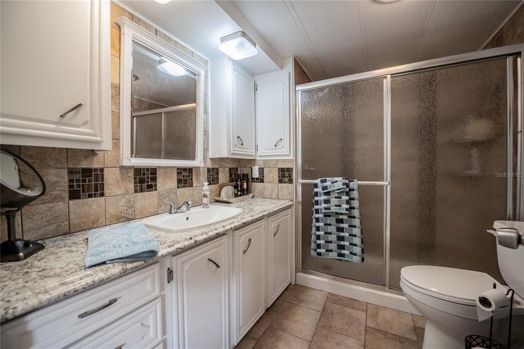 合同活跃: $157,900 (3 贝兹, 2 浴室, 1324 平方英尺)