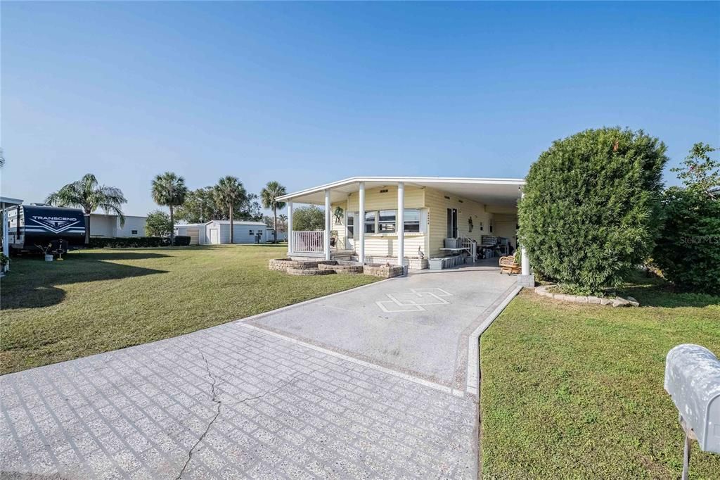 合同活跃: $157,900 (3 贝兹, 2 浴室, 1324 平方英尺)