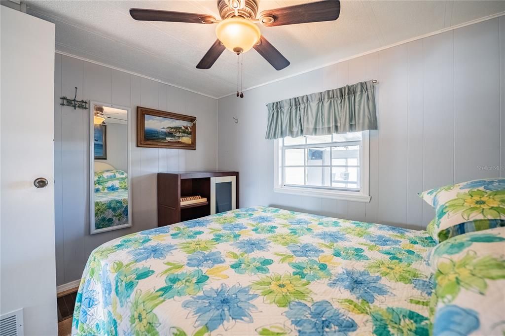 合同活跃: $157,900 (3 贝兹, 2 浴室, 1324 平方英尺)