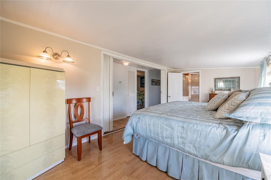 合同活跃: $157,900 (3 贝兹, 2 浴室, 1324 平方英尺)