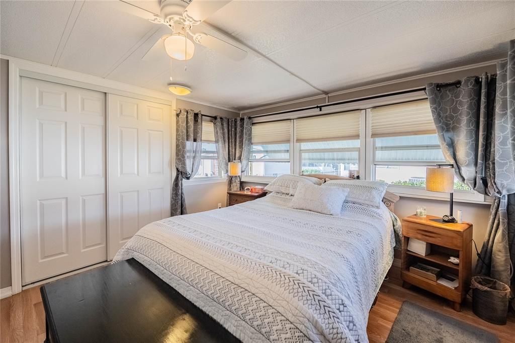 合同活跃: $157,900 (3 贝兹, 2 浴室, 1324 平方英尺)