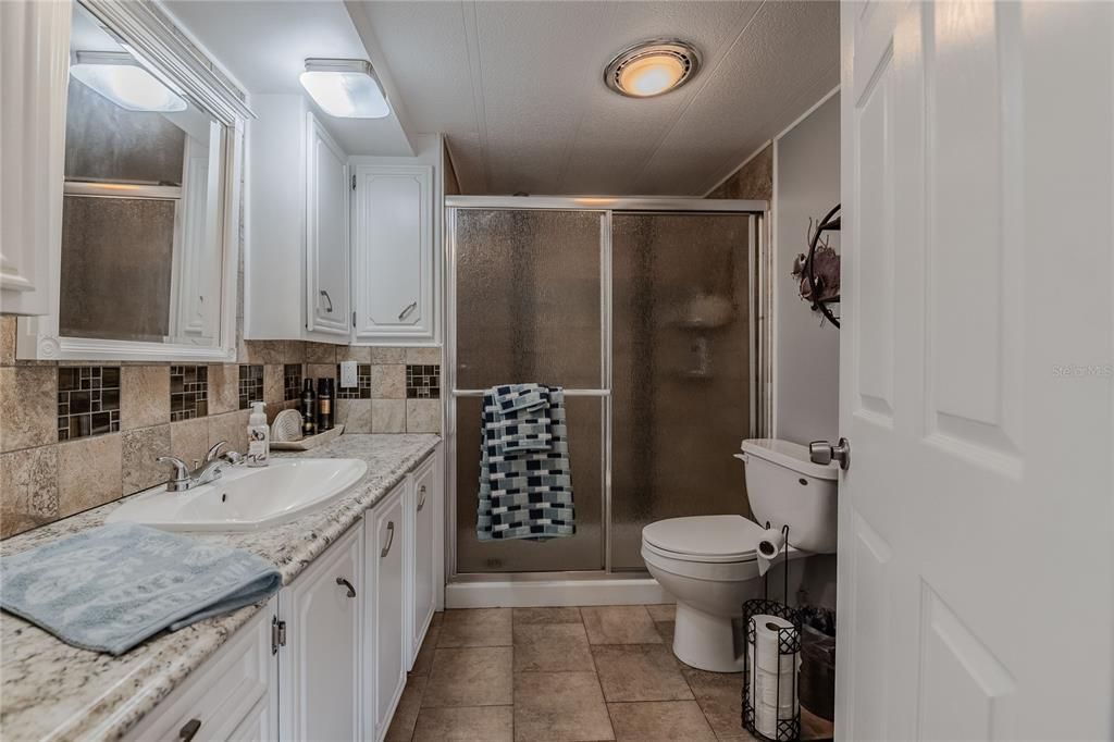 合同活跃: $157,900 (3 贝兹, 2 浴室, 1324 平方英尺)