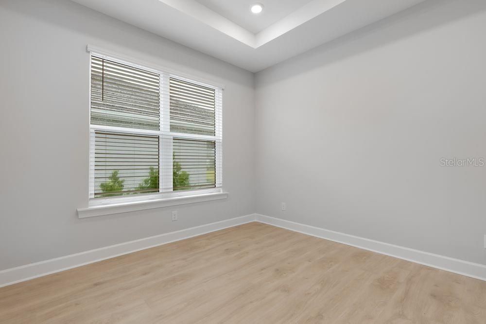 Active With Contract: $586,711 (3 beds, 3 baths, 2100 Square Feet)