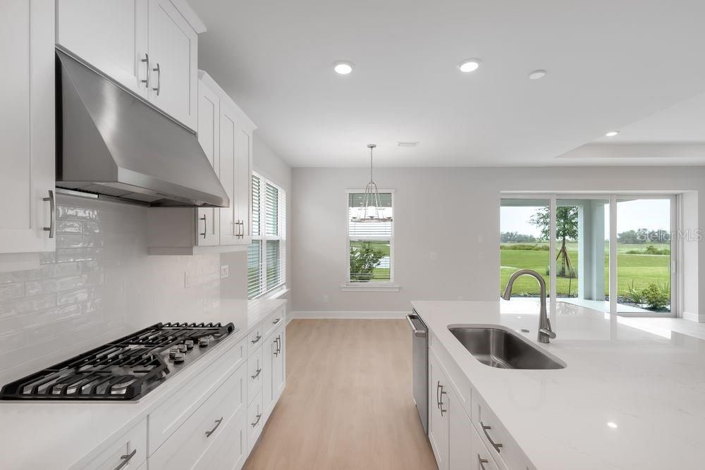 Active With Contract: $586,711 (3 beds, 3 baths, 2100 Square Feet)