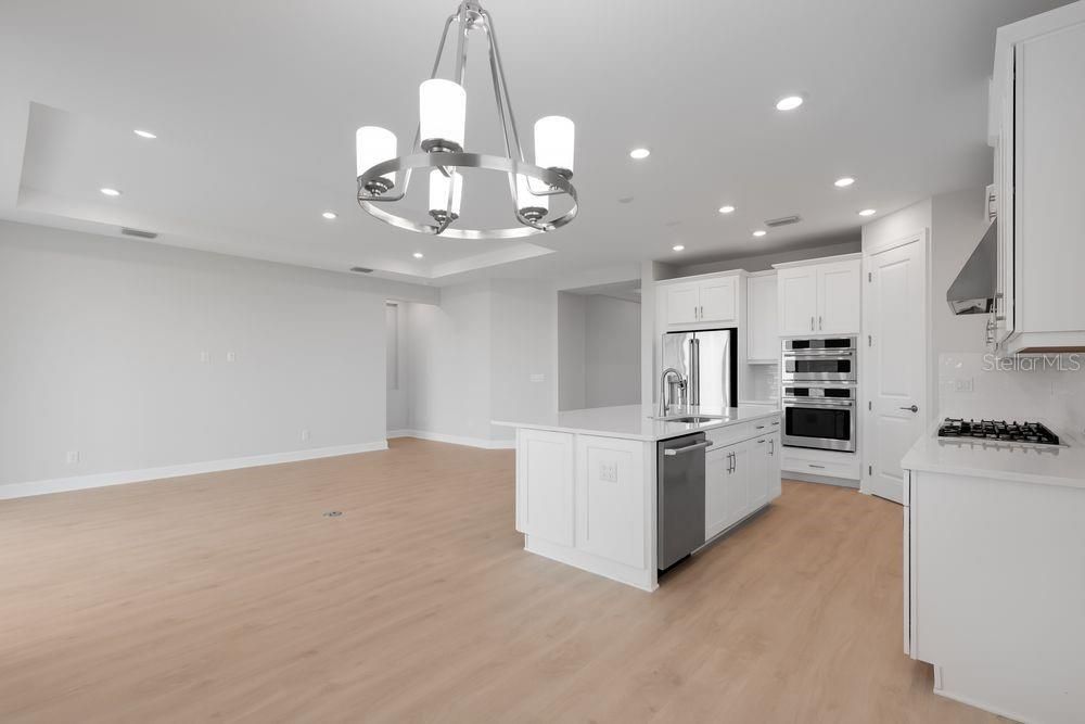 Active With Contract: $586,711 (3 beds, 3 baths, 2100 Square Feet)