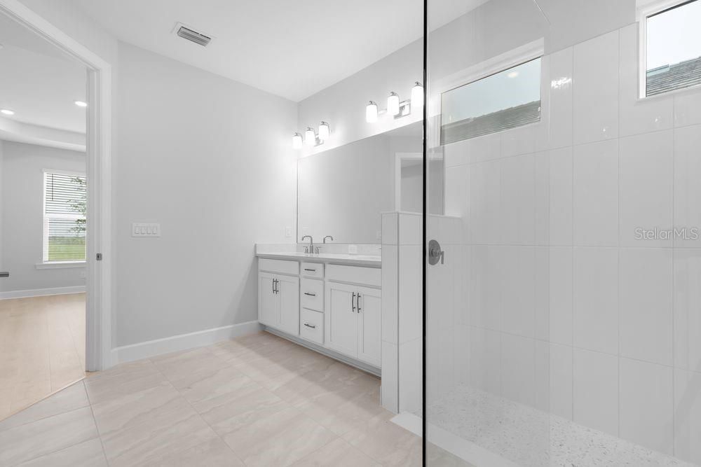 Active With Contract: $586,711 (3 beds, 3 baths, 2100 Square Feet)