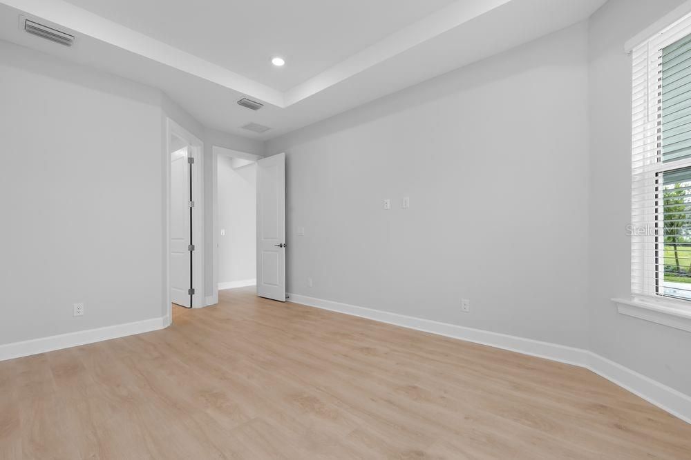 Active With Contract: $586,711 (3 beds, 3 baths, 2100 Square Feet)