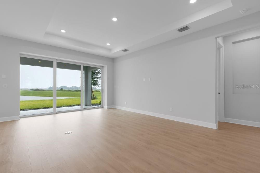 Active With Contract: $586,711 (3 beds, 3 baths, 2100 Square Feet)