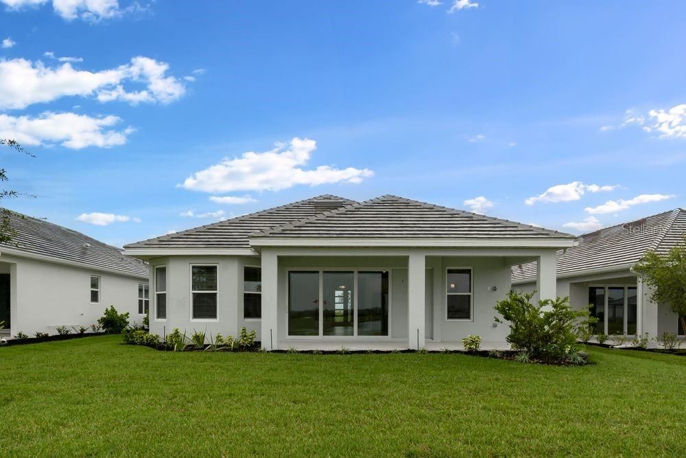 Active With Contract: $586,711 (3 beds, 3 baths, 2100 Square Feet)