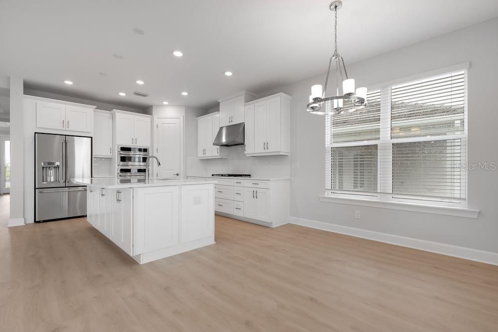 Active With Contract: $586,711 (3 beds, 3 baths, 2100 Square Feet)