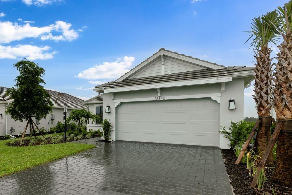 Active With Contract: $586,711 (3 beds, 3 baths, 2100 Square Feet)