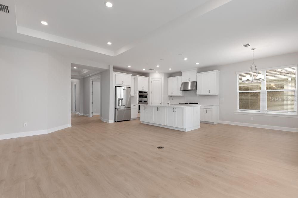 Active With Contract: $586,711 (3 beds, 3 baths, 2100 Square Feet)