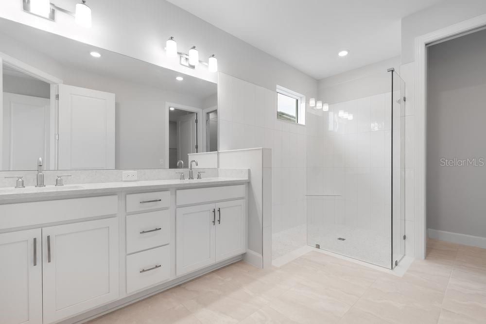 Active With Contract: $586,711 (3 beds, 3 baths, 2100 Square Feet)