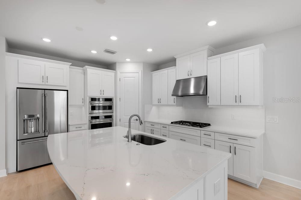 Active With Contract: $586,711 (3 beds, 3 baths, 2100 Square Feet)