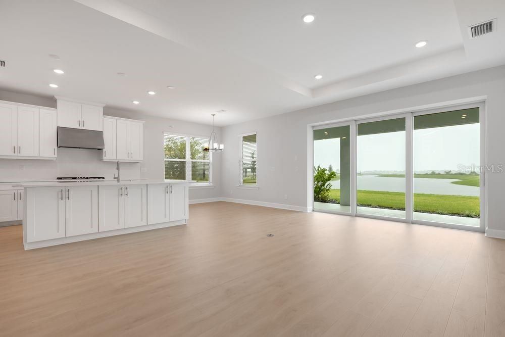 Active With Contract: $586,711 (3 beds, 3 baths, 2100 Square Feet)