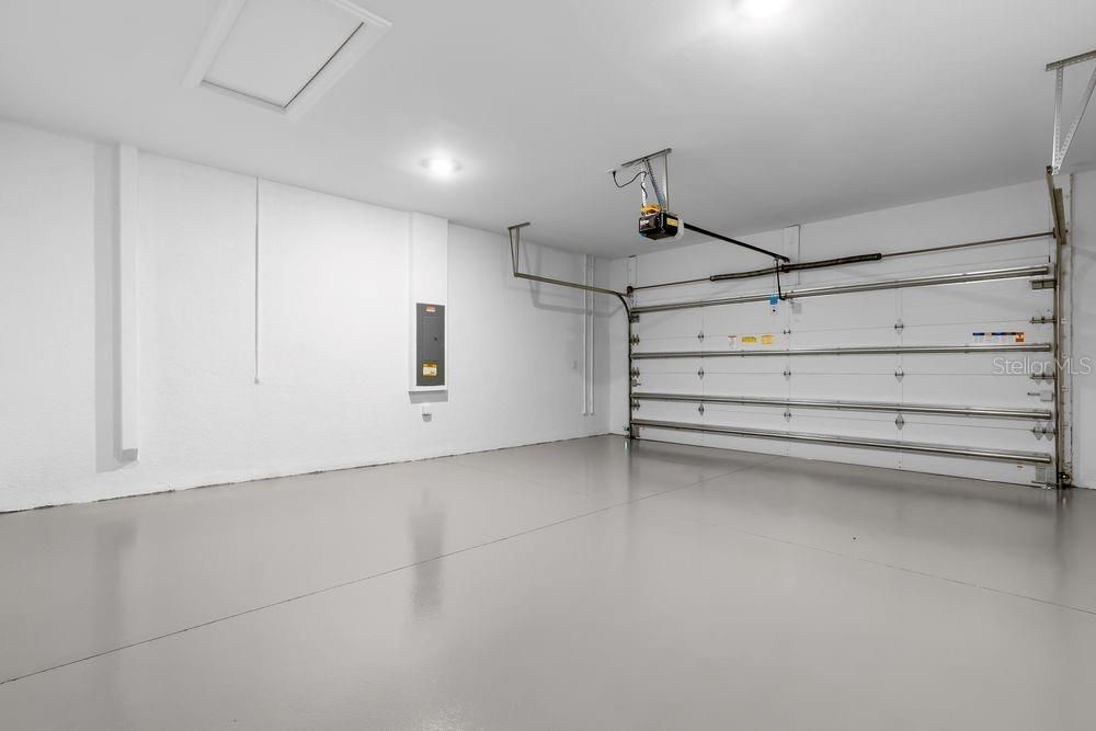 Active With Contract: $586,711 (3 beds, 3 baths, 2100 Square Feet)