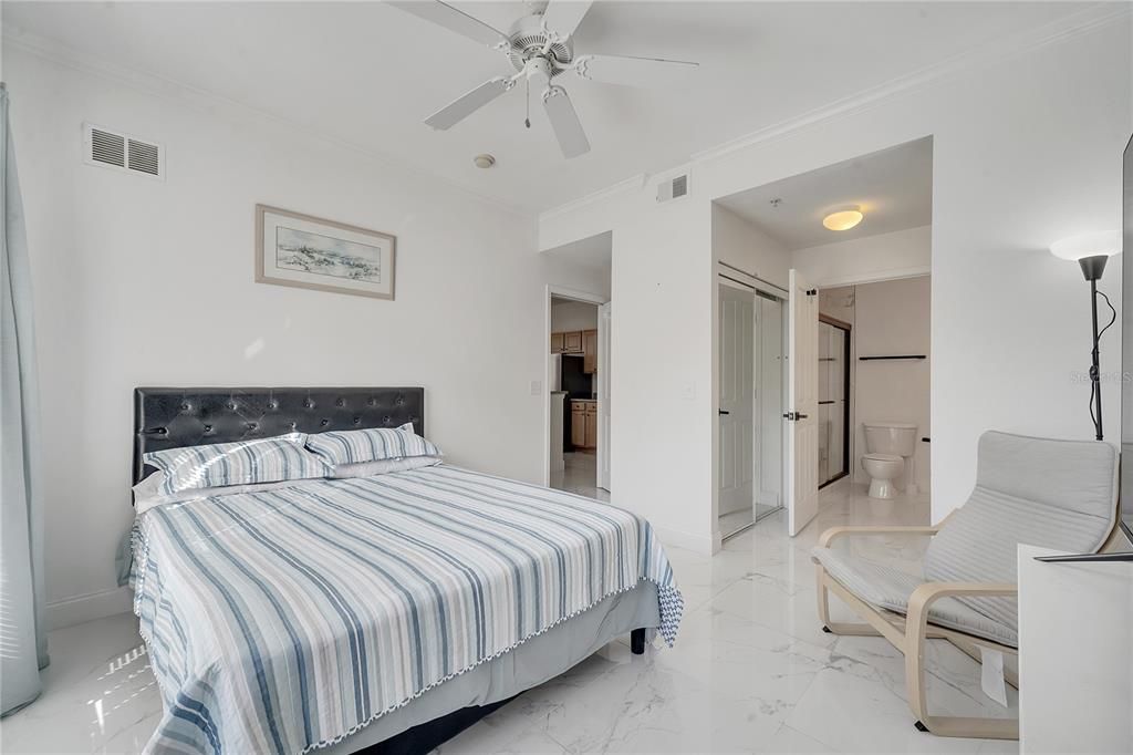 For Sale: $275,000 (2 beds, 2 baths, 1204 Square Feet)