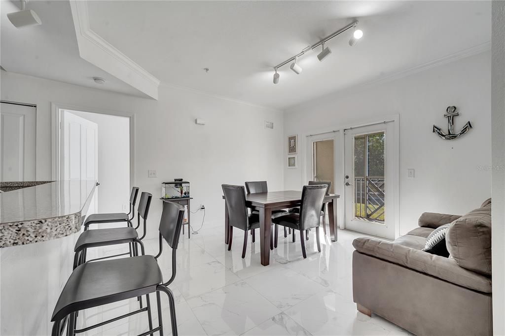 For Sale: $275,000 (2 beds, 2 baths, 1204 Square Feet)