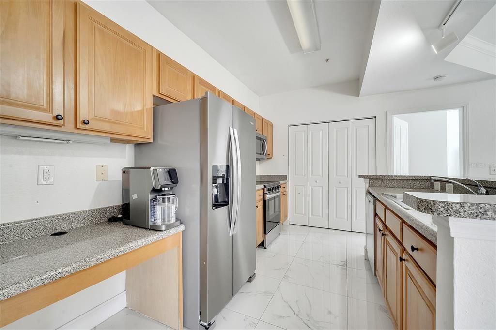 For Sale: $275,000 (2 beds, 2 baths, 1204 Square Feet)