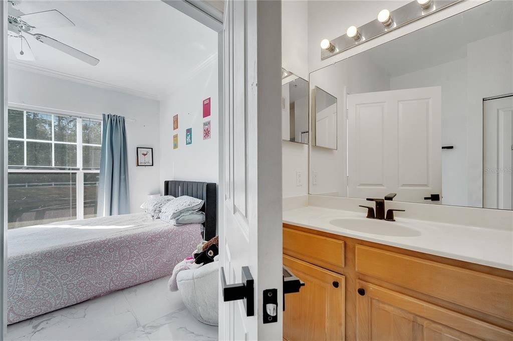 For Sale: $275,000 (2 beds, 2 baths, 1204 Square Feet)