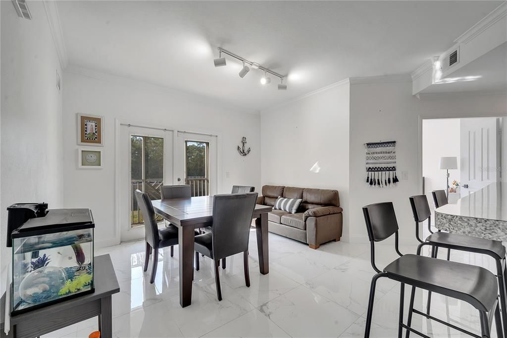 For Sale: $275,000 (2 beds, 2 baths, 1204 Square Feet)