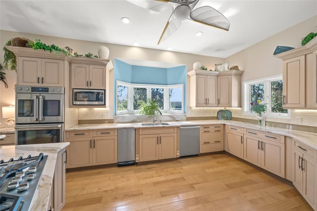 На продажу: $2,690,000 (4 спален, 3 ванн, 3723 Квадратных фут)