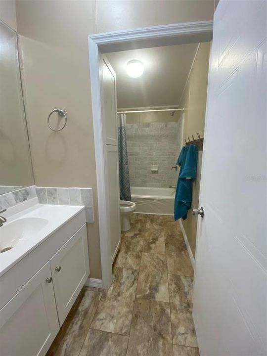 На продажу: $399,900 (4 спален, 3 ванн, 2432 Квадратных фут)